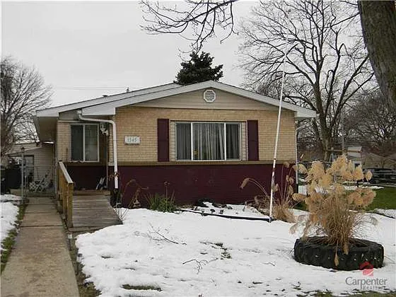 1545 Lexington Ave photo 1