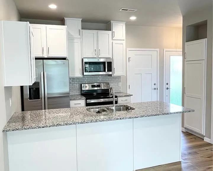 1023 S Nicolet Rd #6 — Photo 2