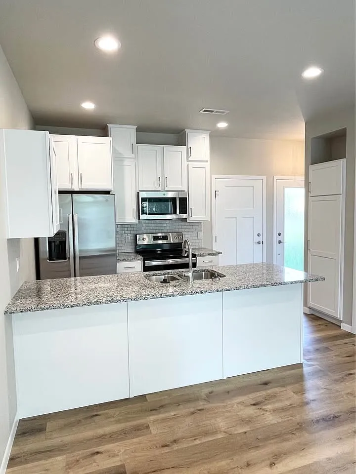 Building Photo - 1023 S Nicolet Rd #6