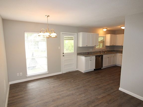 4th image of 3212 Longwood Dr