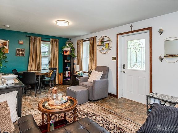 3rd image of 2819 Calvin Ave