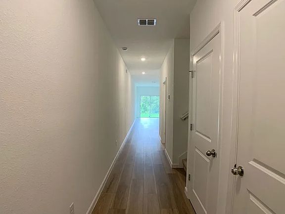 3rd image of 709 Holly Lakes Dr
