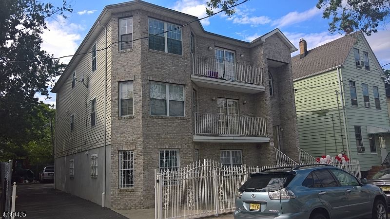 2nd image of 77 Willoughby St