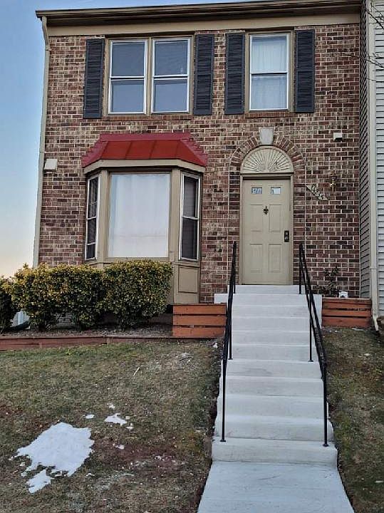 Front of the house. The house is an end unit.