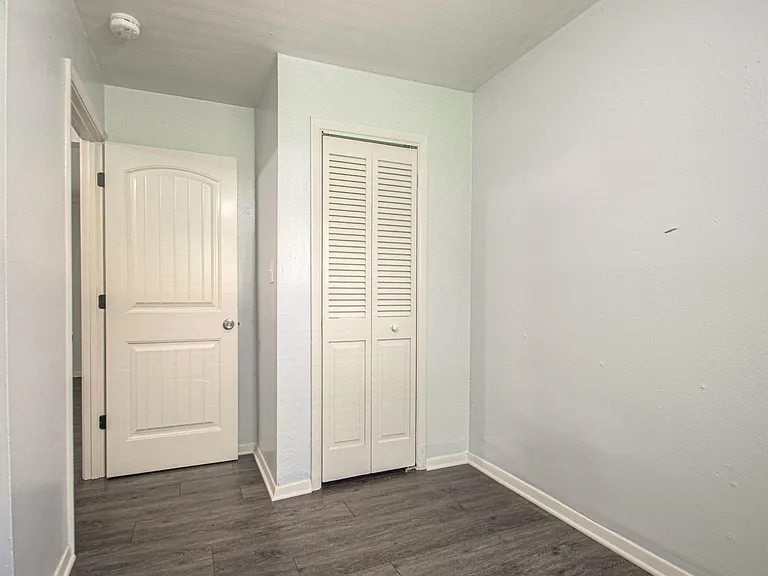 10810 Ewing Ave — Photo 13