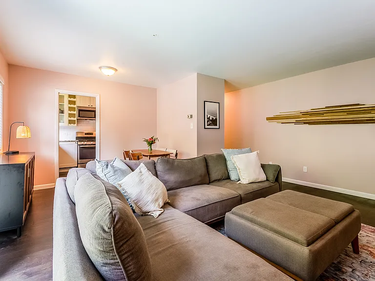 10655 Montrose Ave #202 — Photo 4