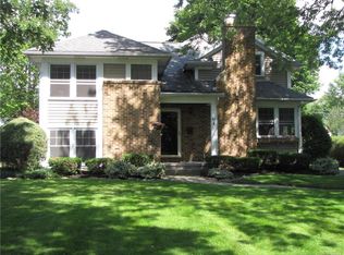 66 Columbia Dr, Williamsville, NY