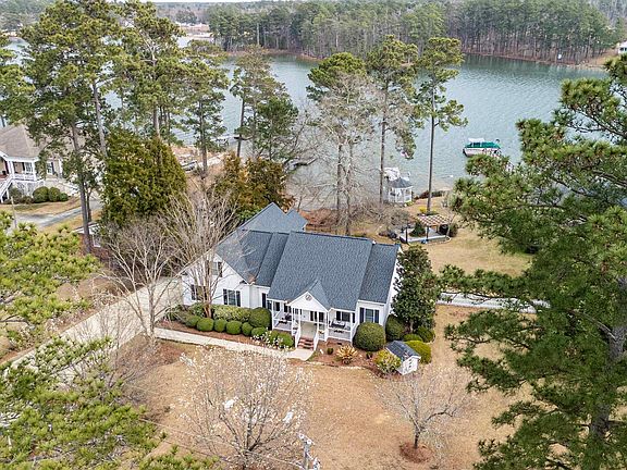 2nd image of 624 E Point Dr