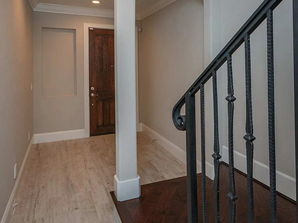 Chic Big City Inspired Brownstone — Photo 3