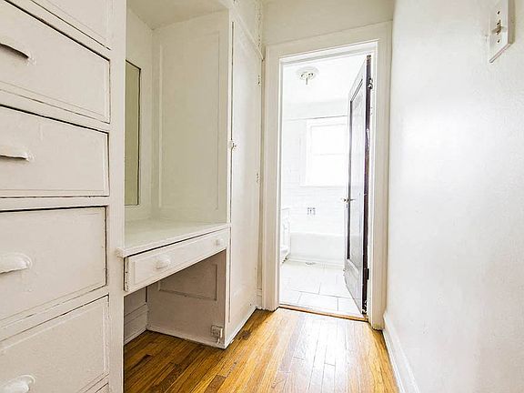 5th image of 7348 S King Dr #7350-2