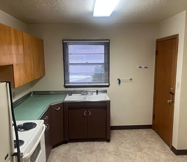 2 bed, $695 — Photo 4