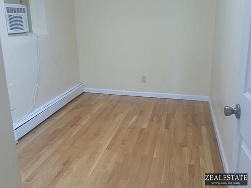 5th image of 653 Washington Ave APT 4R