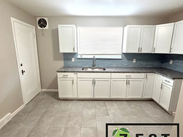 19691 Cliff Street — Photo 5