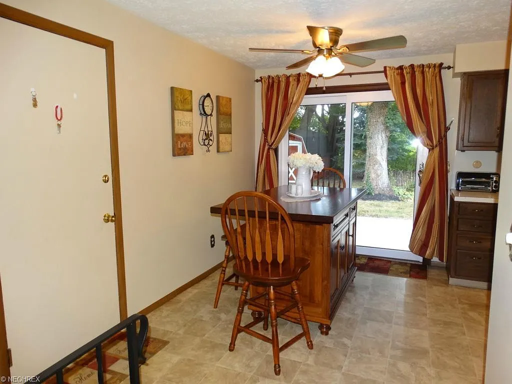 3 bed, 1500 sqft, $1,800 — Photo 3