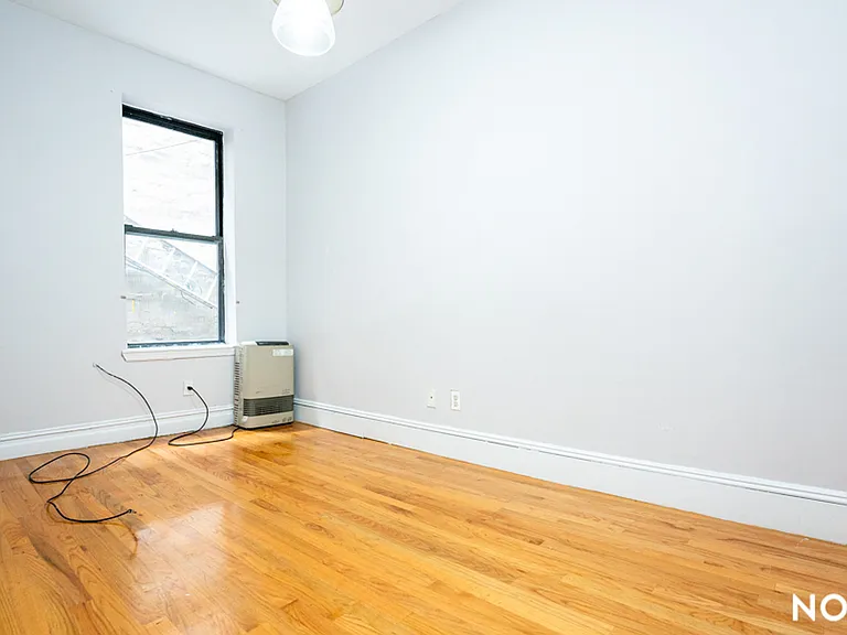 272 Grand St #4 — Photo 8