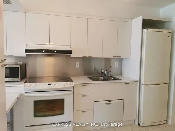 111 Elizabeth St, Toronto, ON