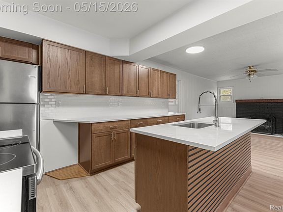 2nd image of 3360 Alice St