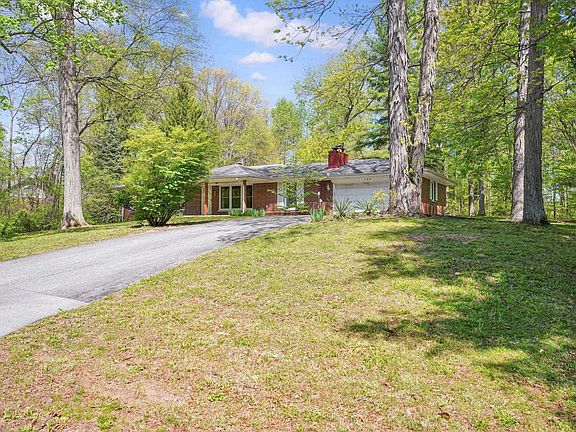 4th image of 128 Rohn Rd