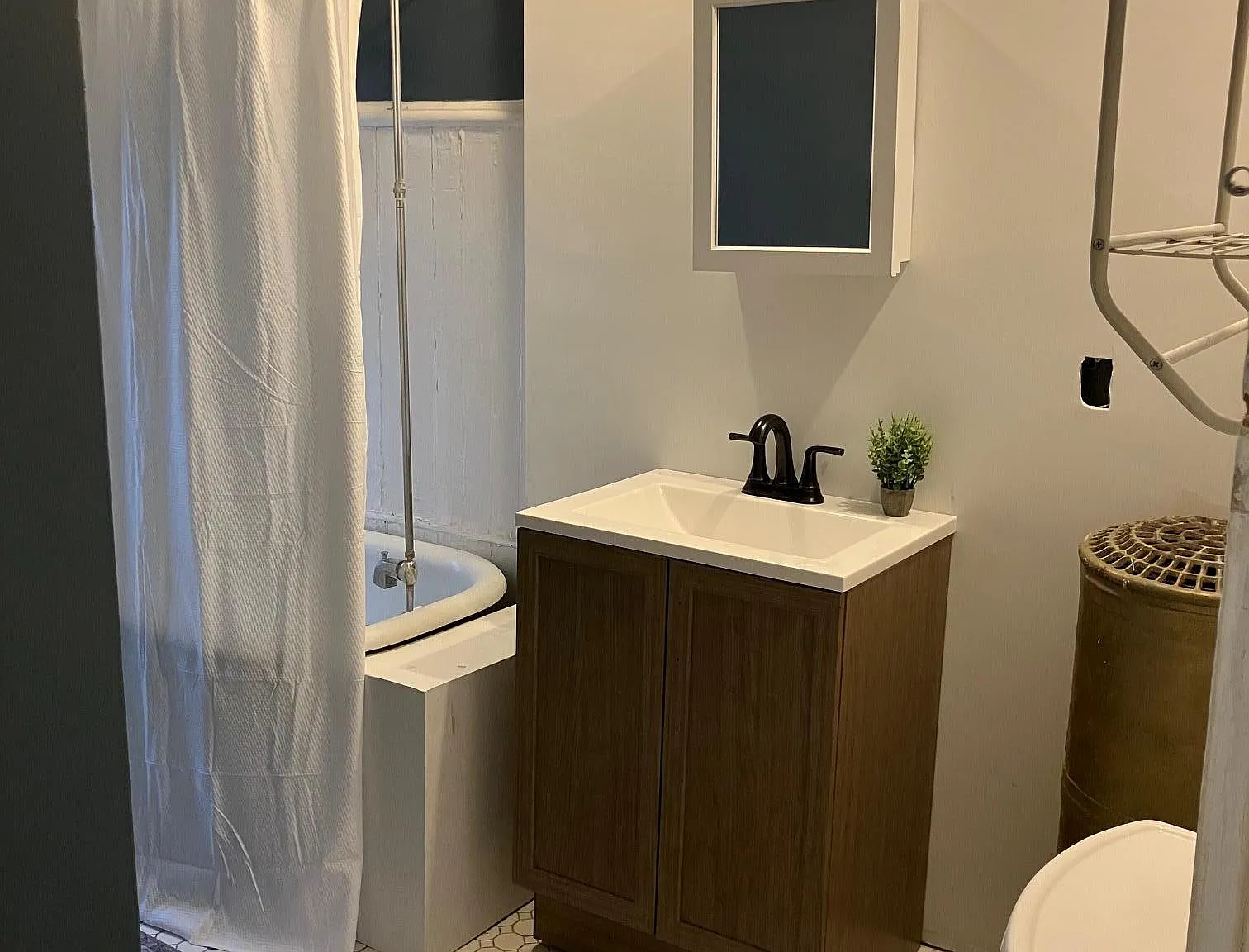 2 bed, 1.0 bath, 900 sqft, $1,800 — Photo 4