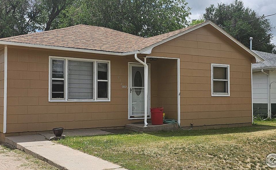 1st image of 814 Edmunds St
