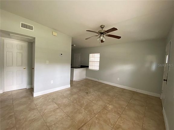 4th image of 1923 Carrigan Ave
