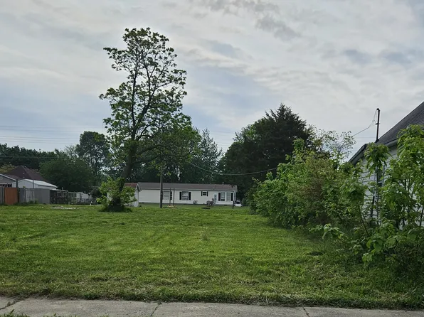 817 N 12th St, Elwood, IN 46036