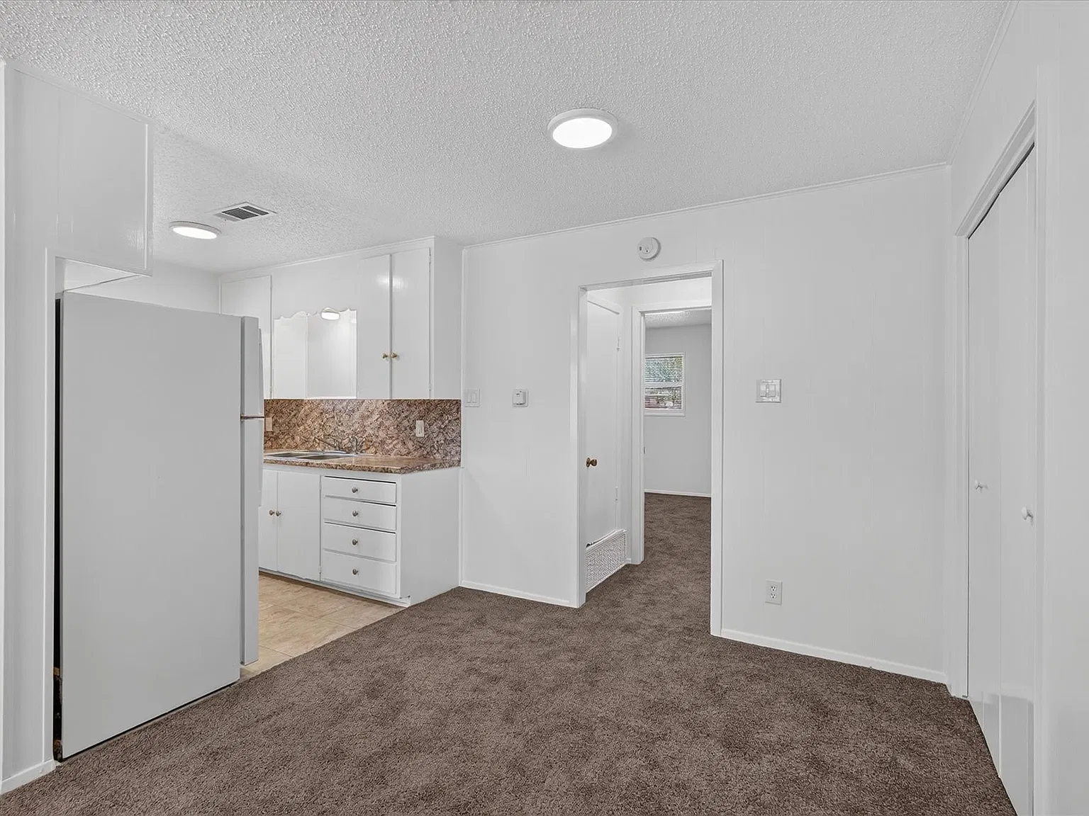 1805 Randolph Dr — Photo 3