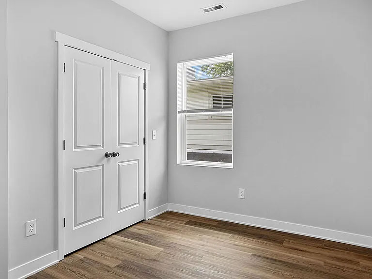 3953 Unit B (Upper level)