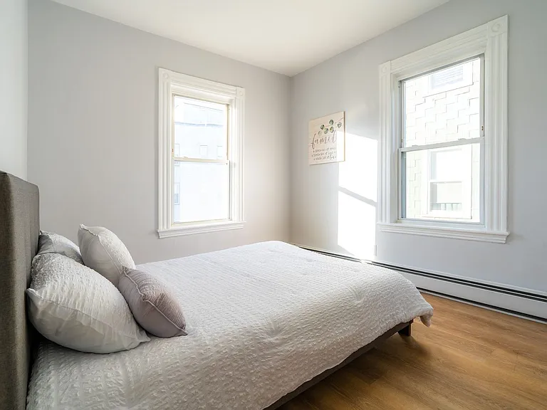320 Hurley St — Photo 5