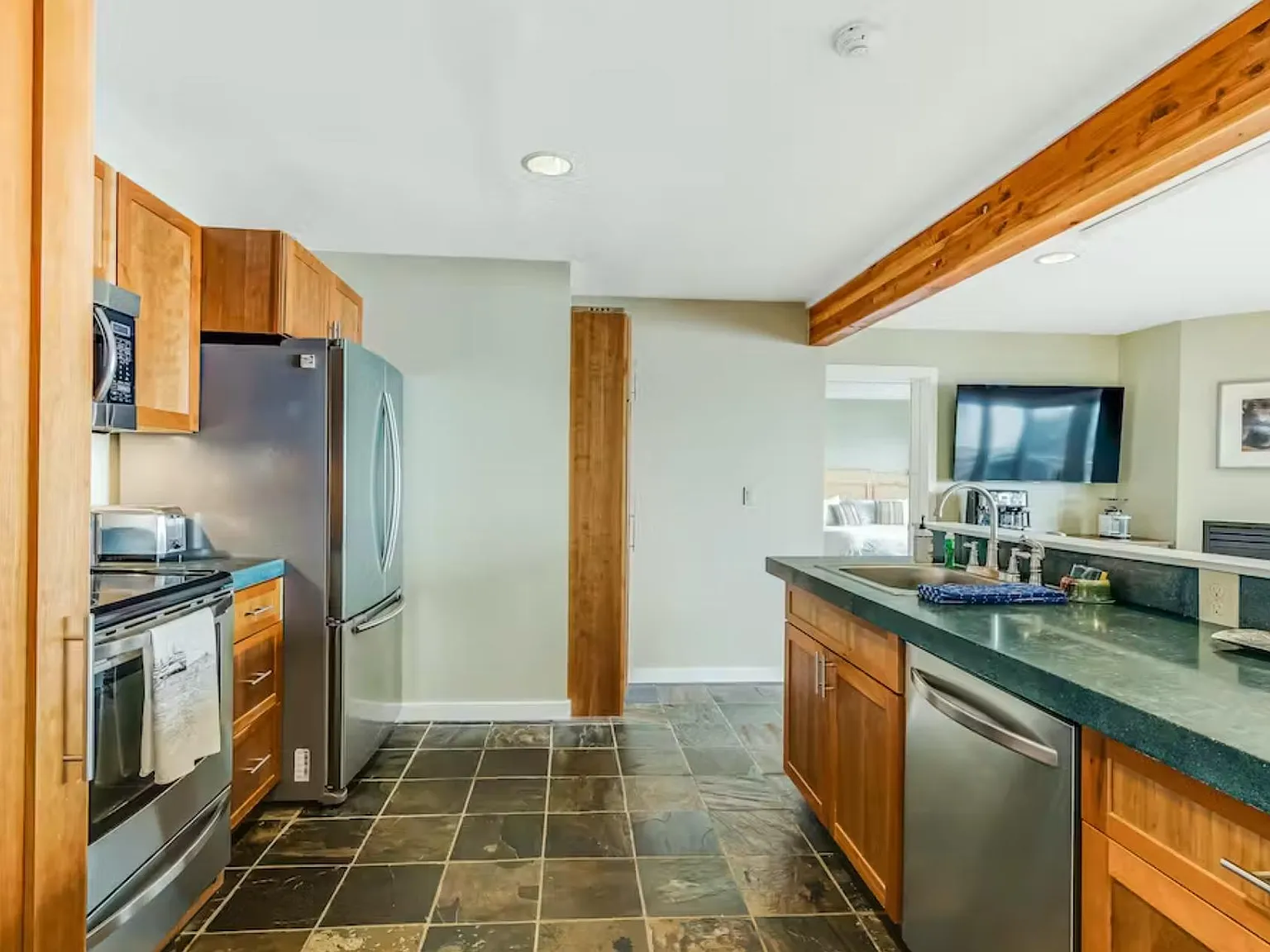 2 bed, 1200 sqft, $2,600 — Photo 4