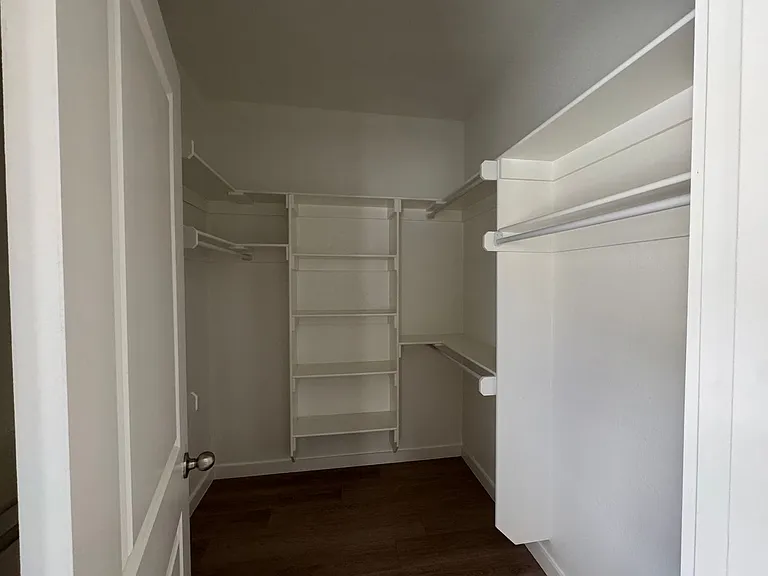 275 N Hunter St — Photo 16