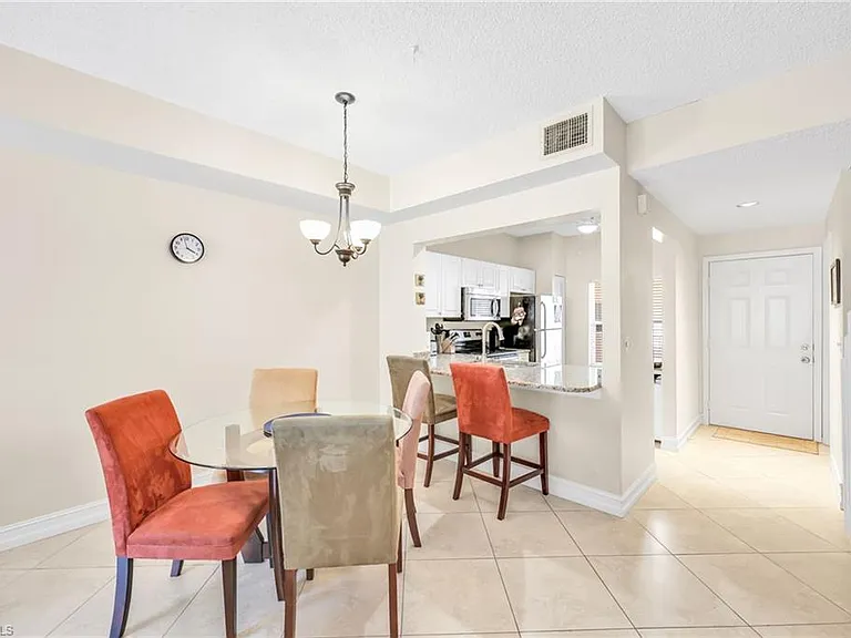 1044 Woodshire Ln #B211 — Photo 12