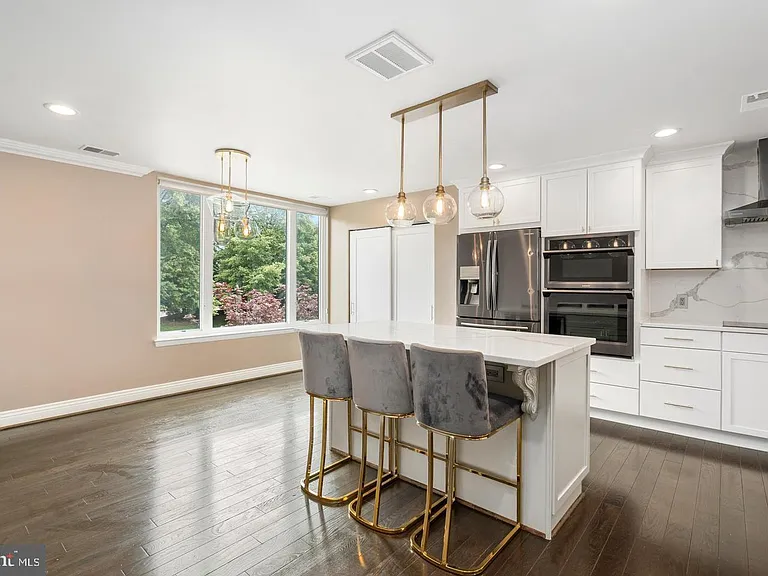 2419 Boston St — Photo 12