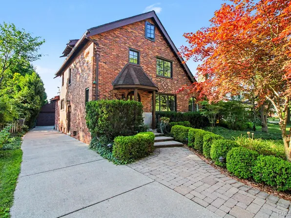 32410 Sheridan Dr, Beverly Hills, MI 48025