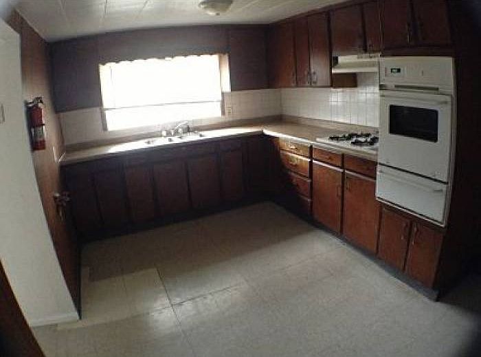 2nd image of 15138 Woodlawn Ave APT 2