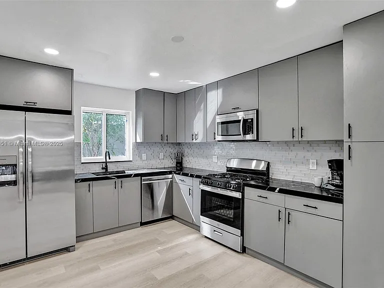 1230 Johnson St — Photo 59