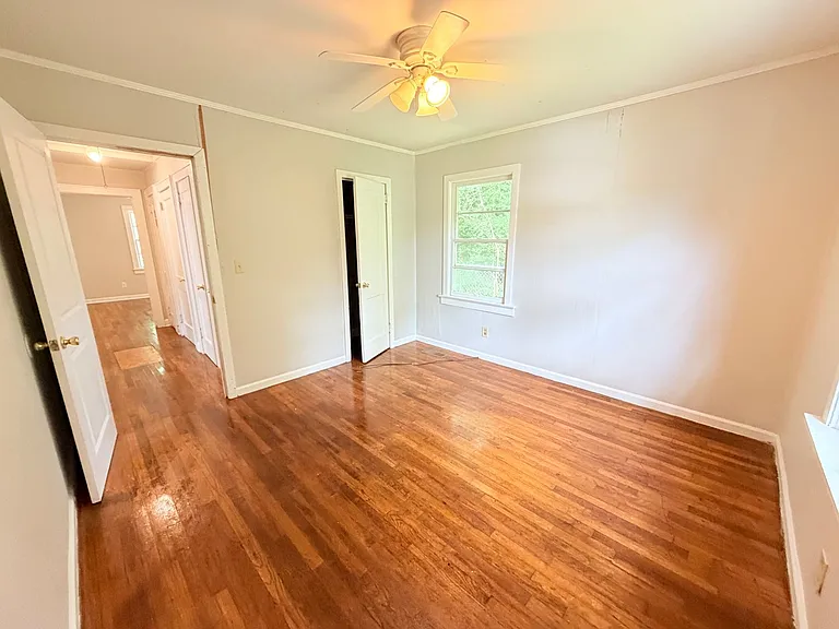 520 King St SE — Photo 6