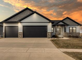 1248 Hickory Ridge Dr, Marion, IA 52302