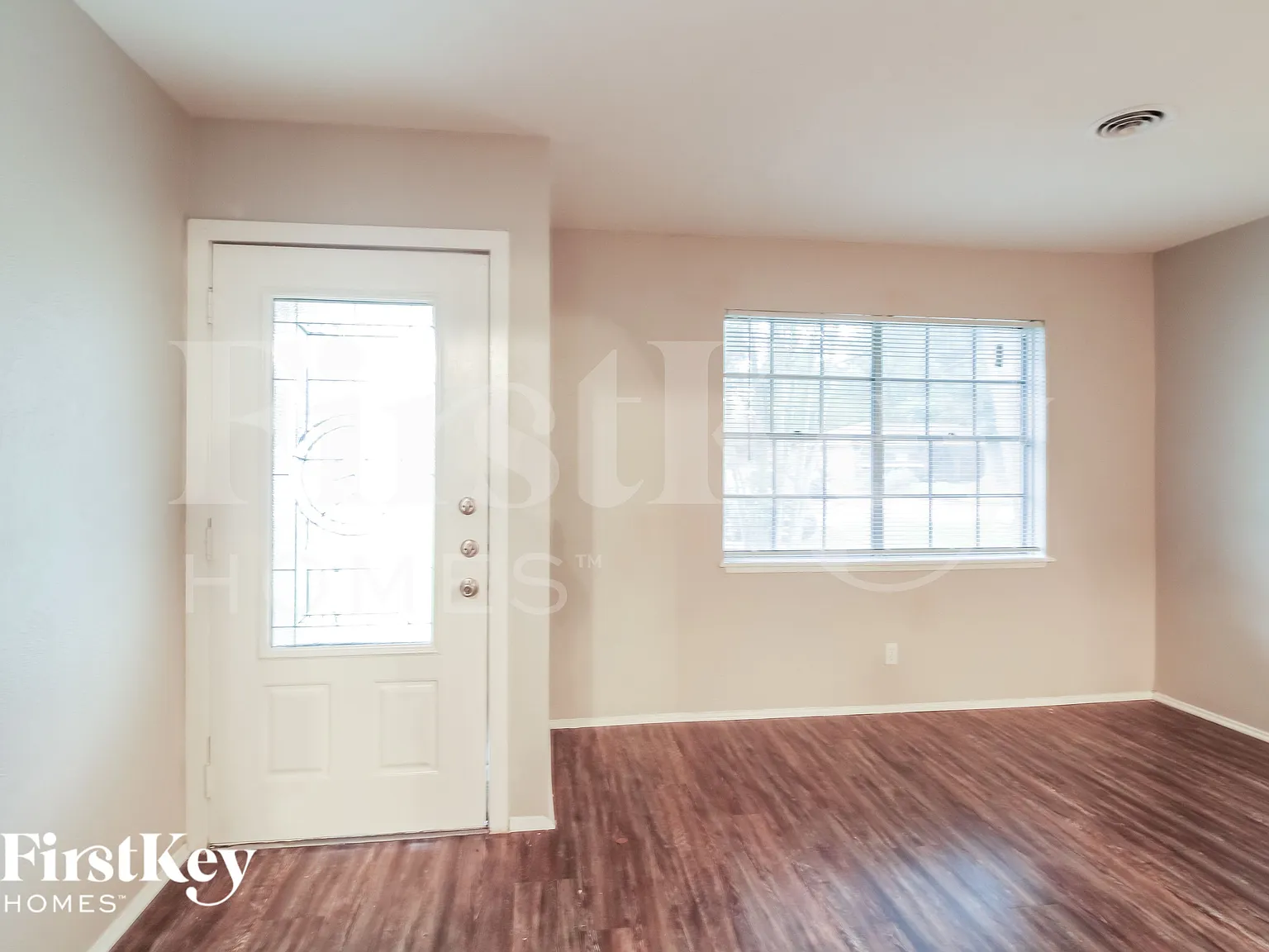 3 bed, 2.0 bath, 1456 sqft, $1,740 — Photo 3