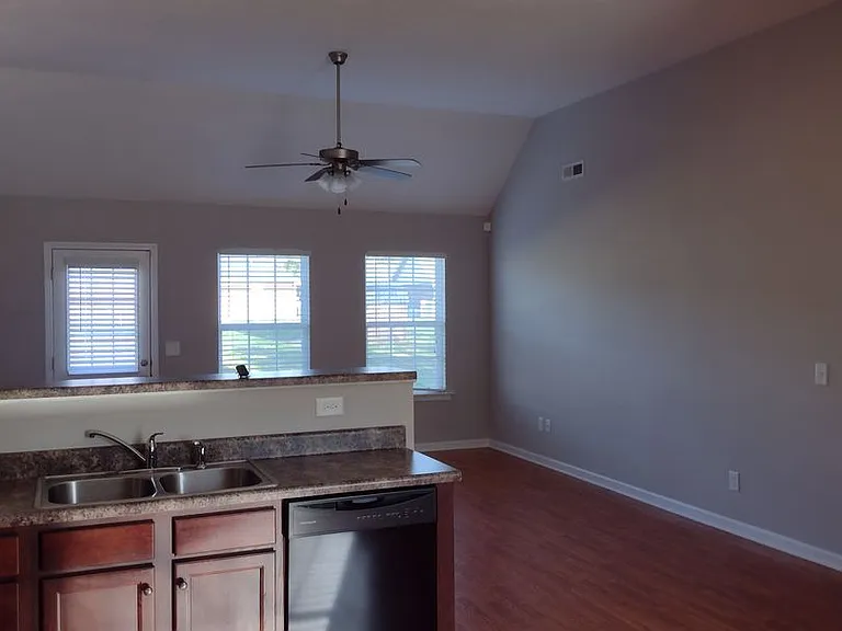 3028 Barretts Ridge Dr — Photo 3