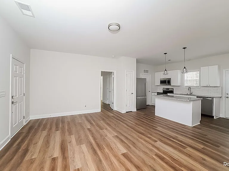 2048 Claxton Dr — Photo 5