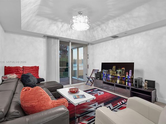 5th image of 10720 NW 66th St APT 112