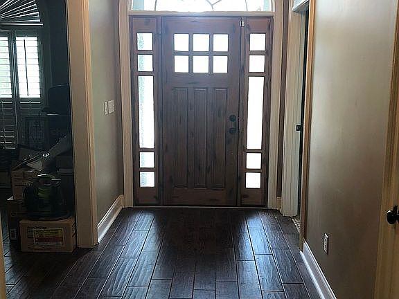 4th image of 8001 Highlands Dr