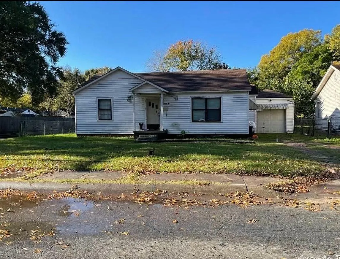 3 bed, 948 sqft, $850 — Photo 1