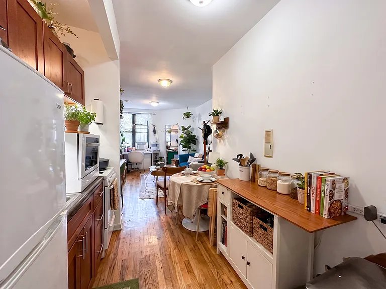 227 E 5th St #5RW — Photo 2
