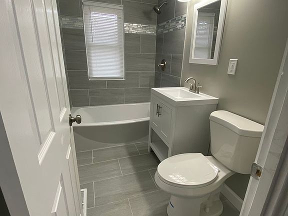 3rd image of 4527 Whitcomb St