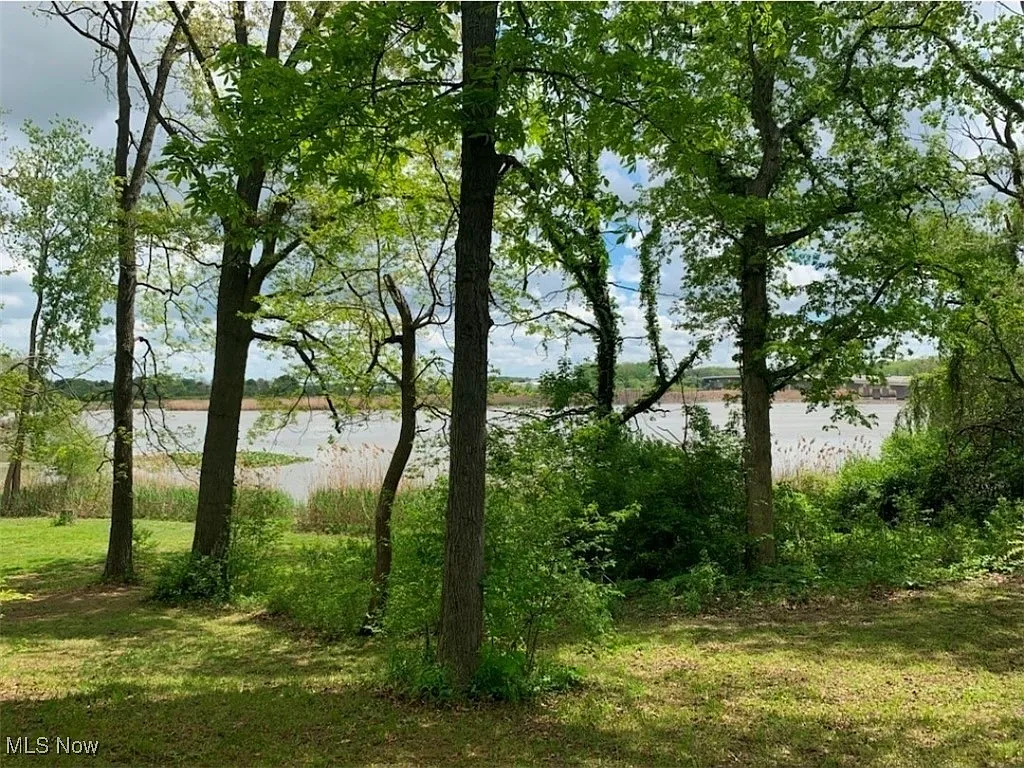 110 Wheeler Dr photo 1