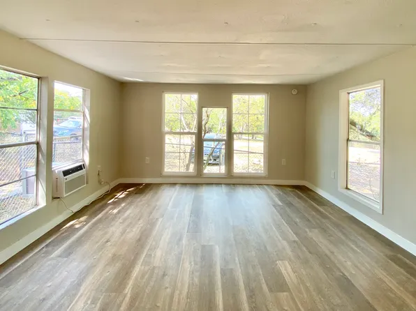 109 Harmons Way, San Marcos, TX 78666