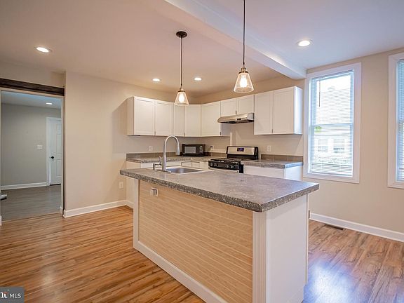 2nd image of 216 Matthes Ave