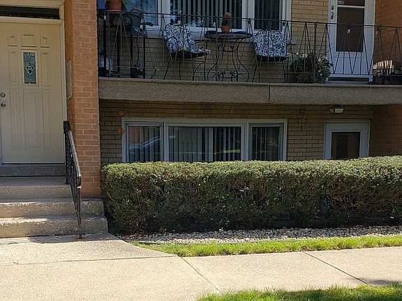 2nd image of 6413 S Oak Park Ave APT 4E